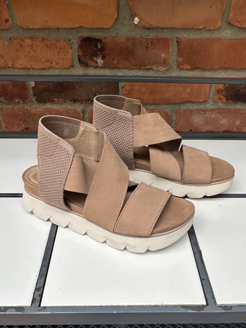 Eileen Fisher Women's Chant Nubuck Sandasl ~ 10